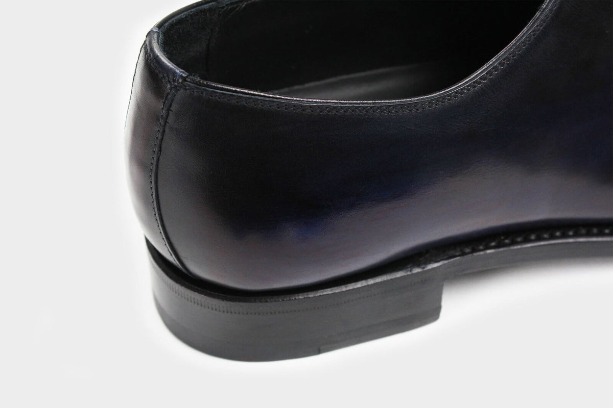 Bondeno Andrea bespoke wholecut Oxford in hand-painted navy blue calfskin, close-up of the heel