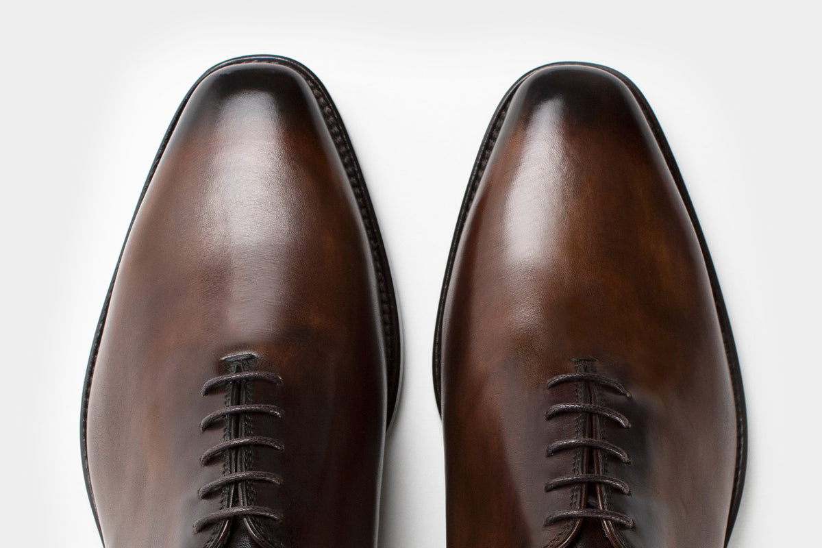 Bondeno Carlo bespoke wholecut Oxford in hand-painted brown calfskin, front view of the toes