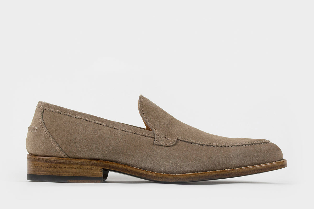 Bondeno Gabriele bespoke loafer in beige suede, side profile