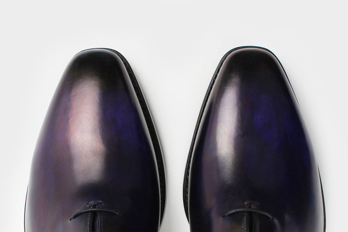 Bondeno Mateo bespoke wholecut Oxford in hand-painted violet calfskin, front view of the toes