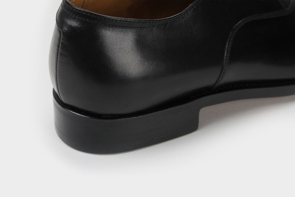 Bondeno Mauro bespoke cap-toe Oxford in black calfskin, close-up of the heel
