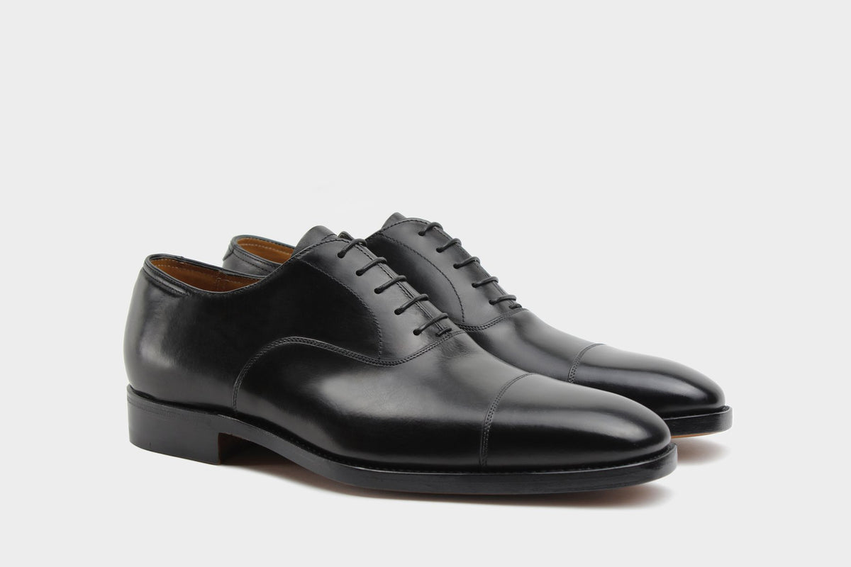 Bondeno Mauro bespoke cap-toe Oxford in black calfskin, pair, side view