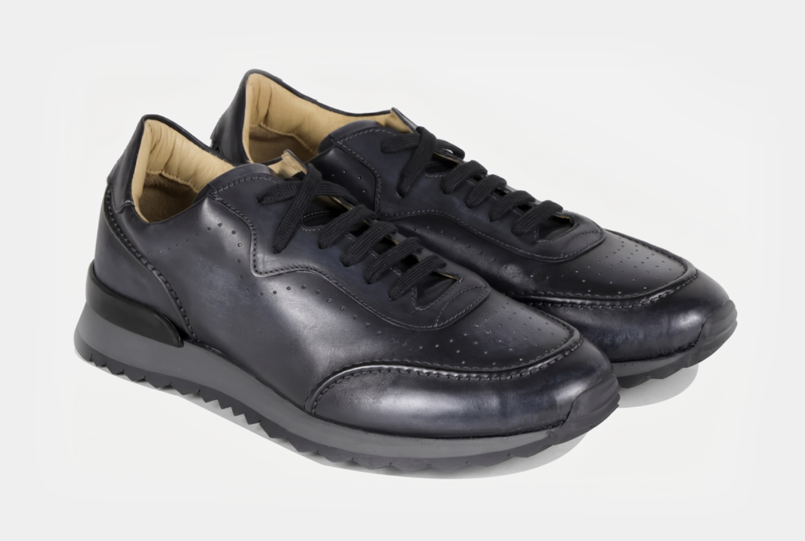 Bondeno bespoke sneakers in black angle view