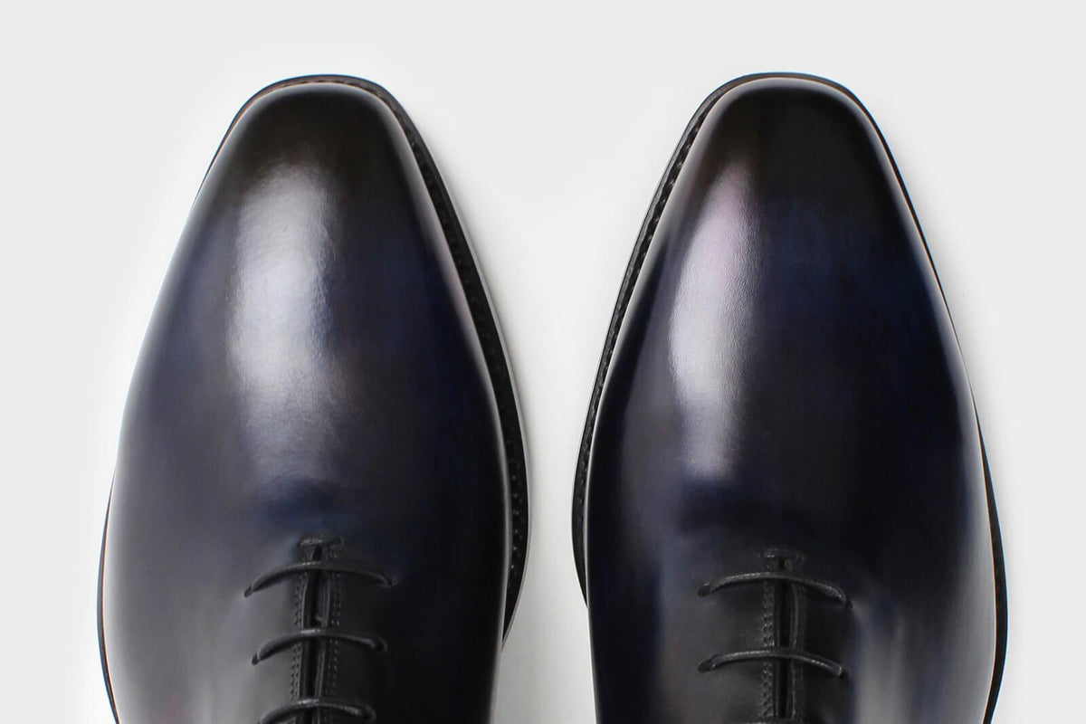 Bondeno Andrea bespoke wholecut Oxford in hand-painted navy blue calfskin, front view of the toes