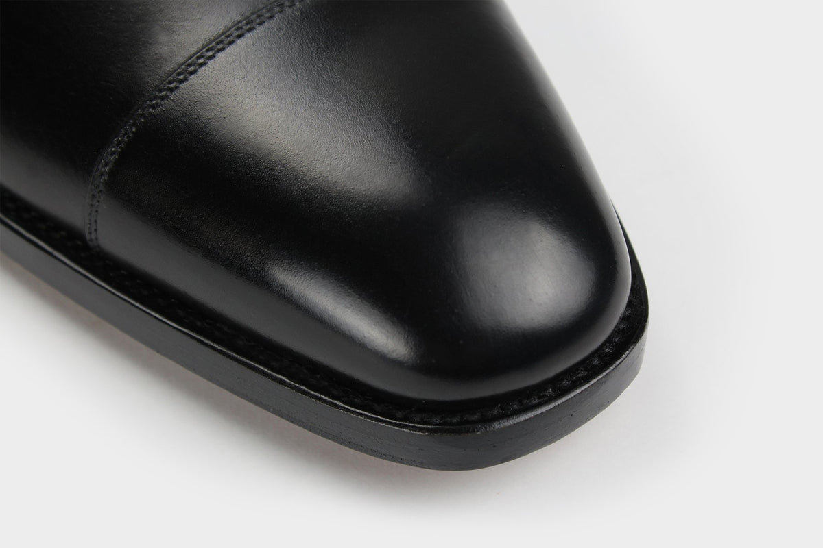 Bondeno Mauro bespoke cap-toe Oxford in black calfskin, close-up of the toe